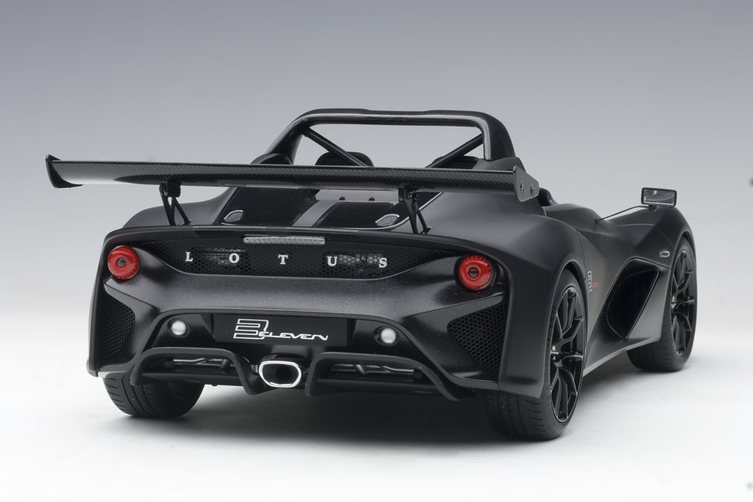 AUTOart 1:18 Lotus 3-Eleven (Matt Black) 75391 – YomaCarModel