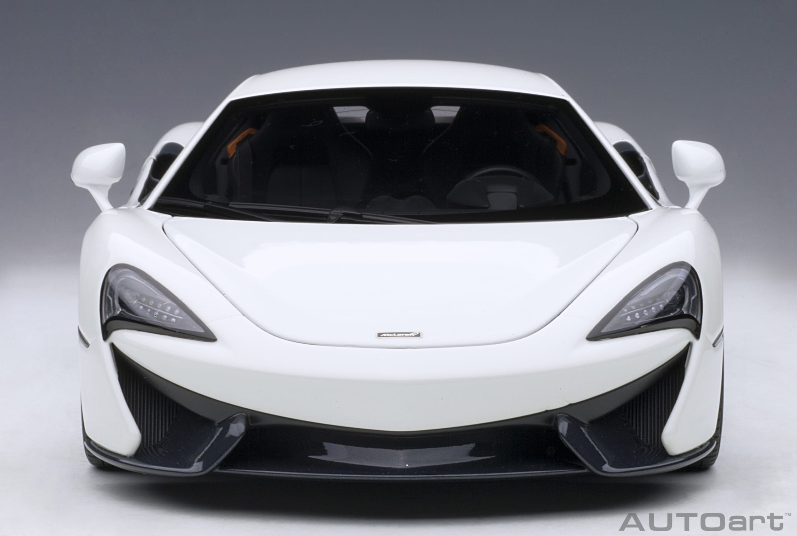 AUTOart 1:18 McLaren 570S (White) 76041 – YomaCarModel