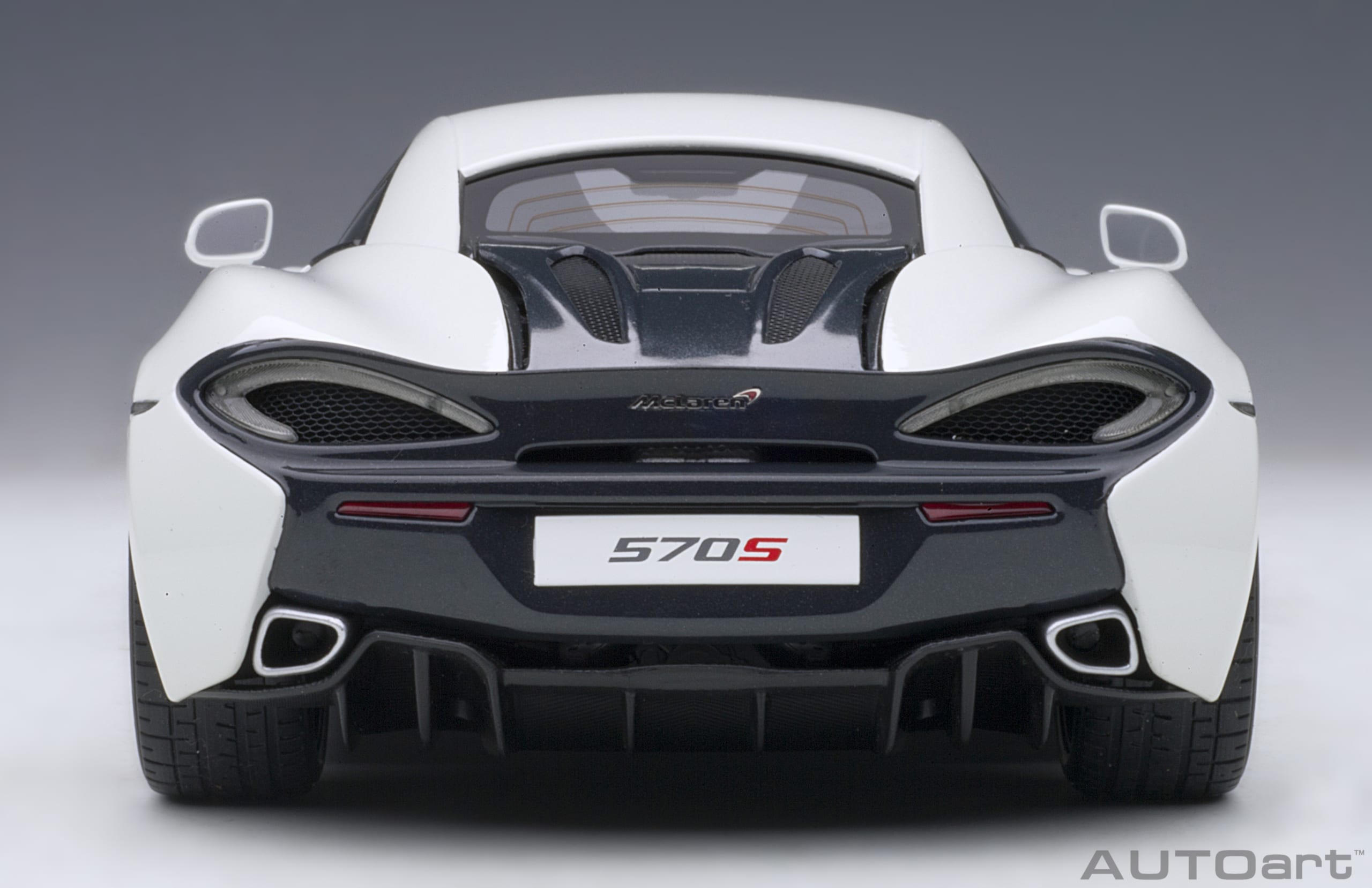 AUTOart 1:18 McLaren 570S (White) 76041 – YomaCarModel