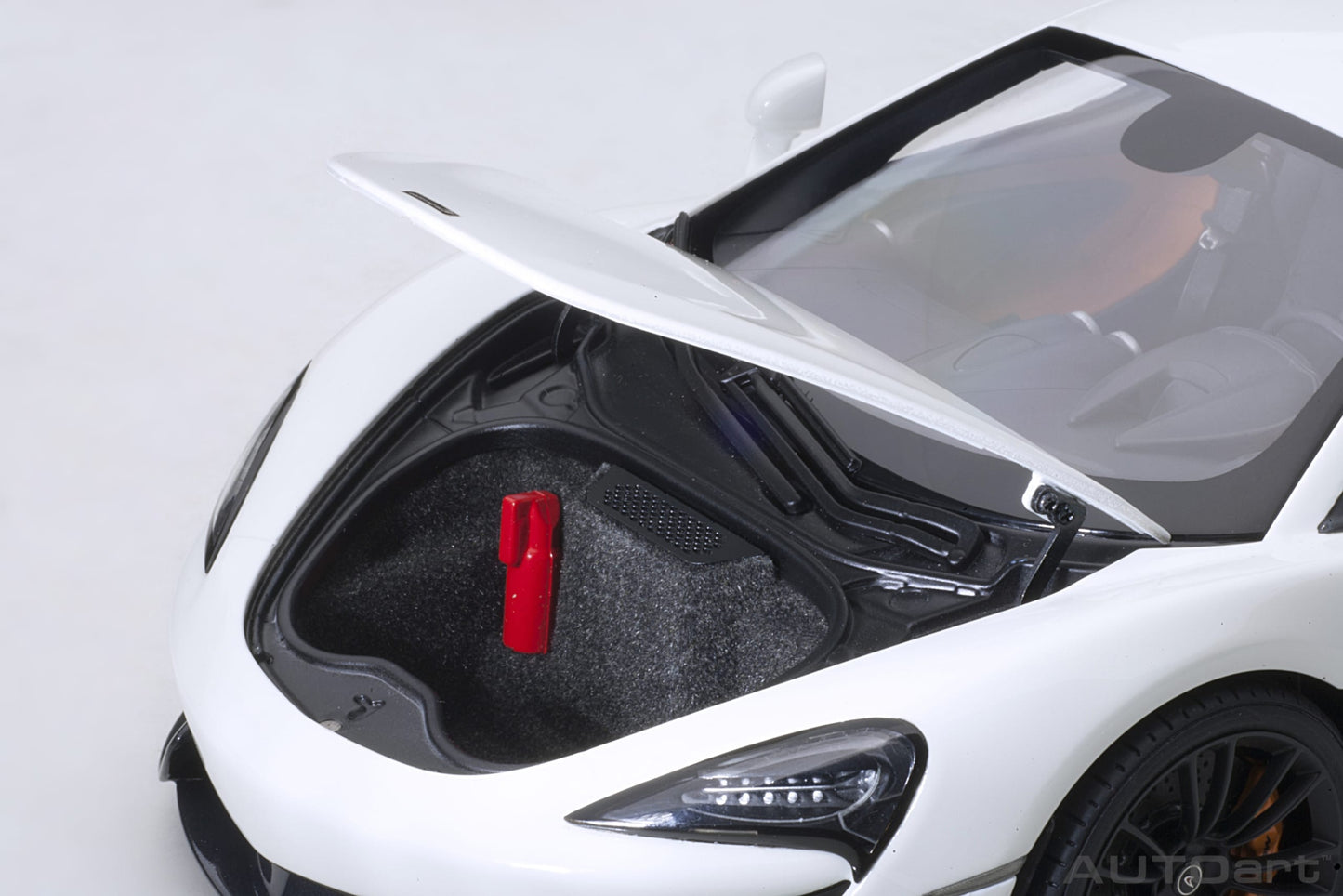 AUTOart 1:18 McLaren 570S (White) 76041