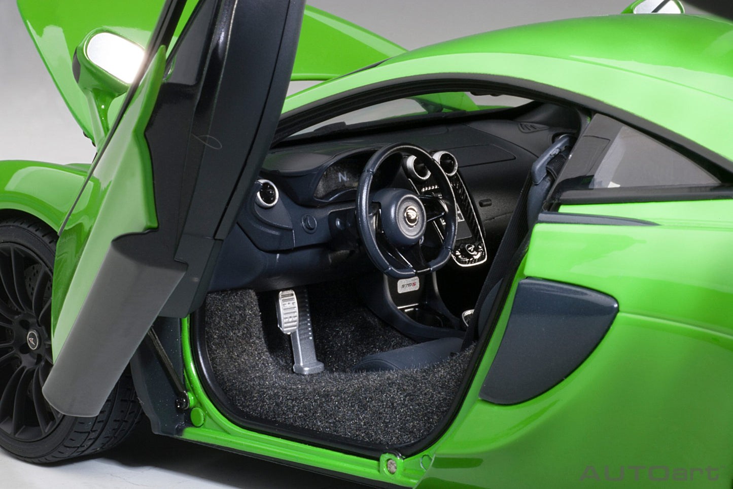 AUTOart 1:18 McLaren 570S (Mantis Green) 76042