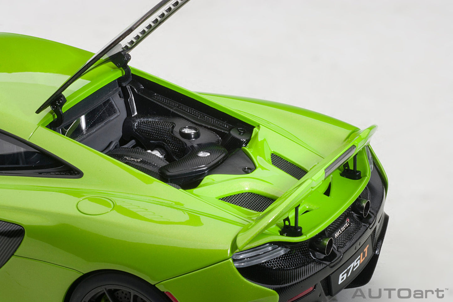 AUTOart 1:18 McLaren 675LT (Napier Green) 76049