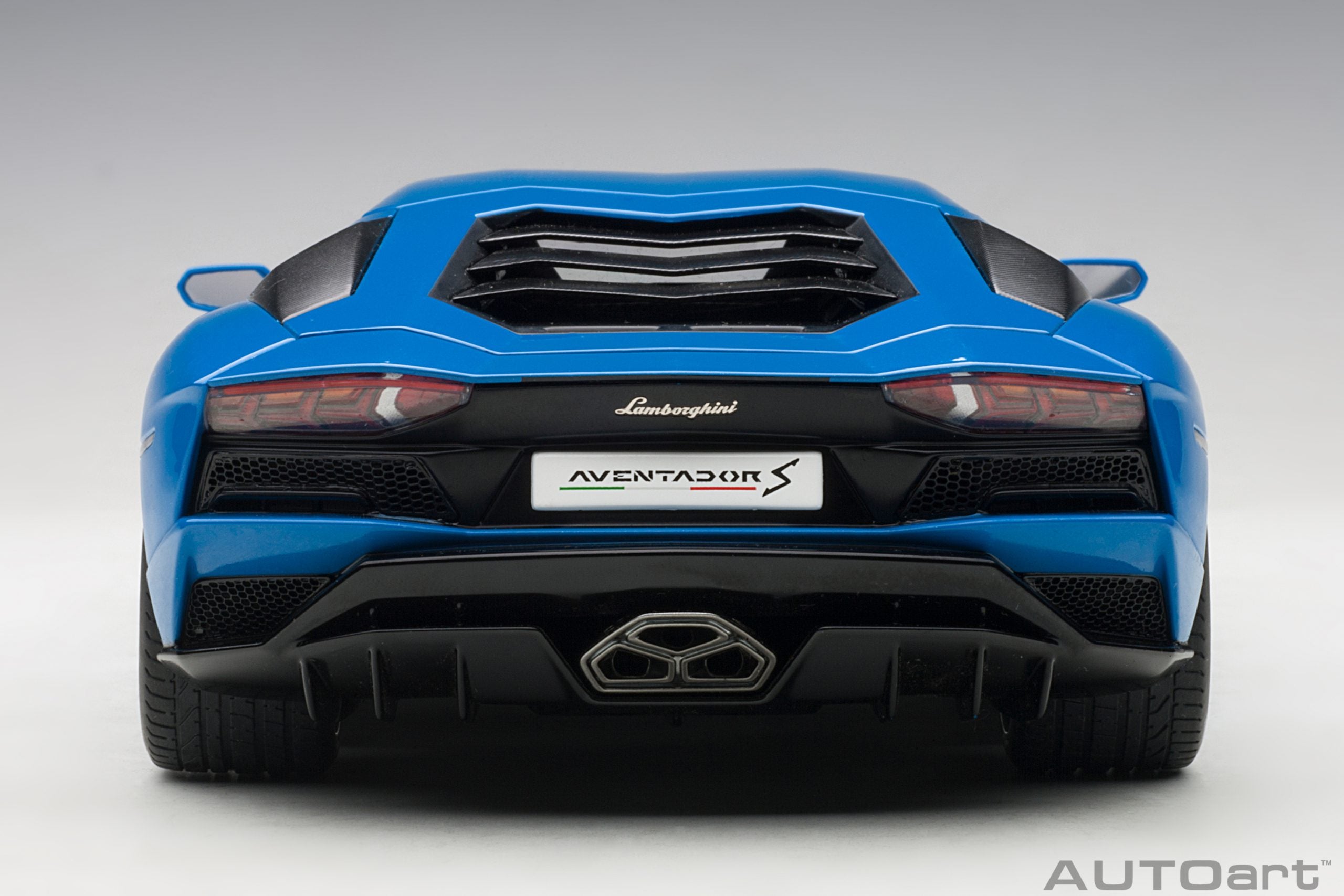 【新品同様】オートアート 1/18 アヴェンタドール S 79134 AUTOart 1:18 Lamborghini Aventador S (Blue) 79134 – YomaCarModel