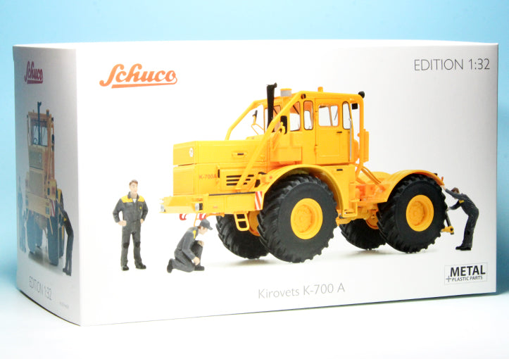 Schuco 1:32 Kirovets K-700 A tractor with Figures 450784600