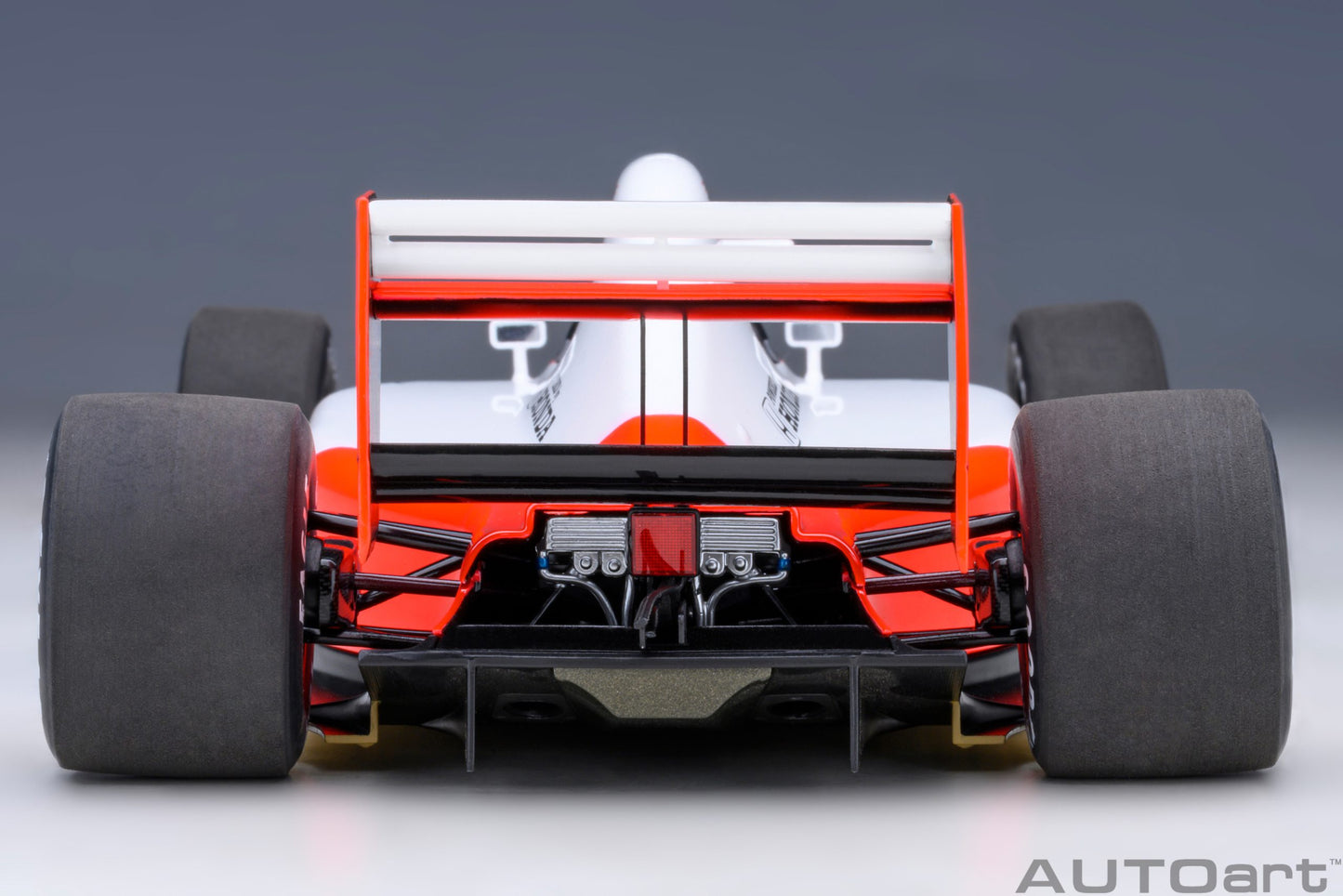 AUTOart 1:18 McLaren Honda MP4/6 F1 1991 #2 (without McLaren logo) 89152