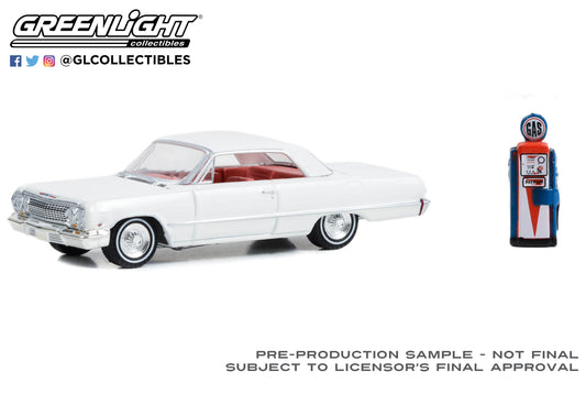 GreenLight 1:64 The Hobby Shop Series 15 - 1963 Chevrolet Bel Air with Vintage Gas Pump 97150-A