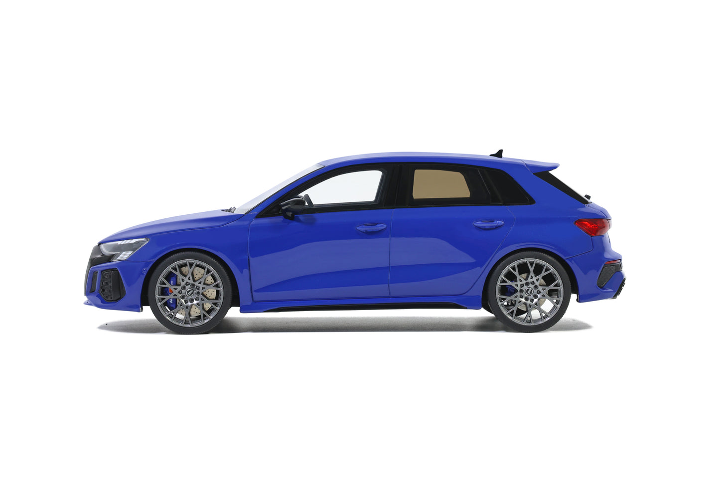 GT Spirit 1:18 Audi RS 3 Sportback Performance Edition Blue 2022 GT884