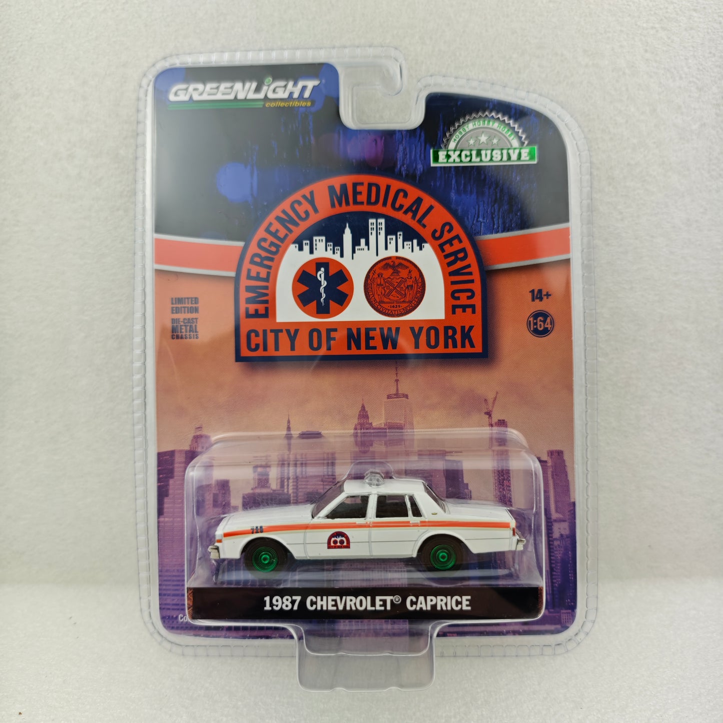 GreenLight Green Machine 1:64 1987 Chevrolet Caprice - NYC EMS (City of New York Emergency Medical Service) (Hobby Exclusive) 30442
