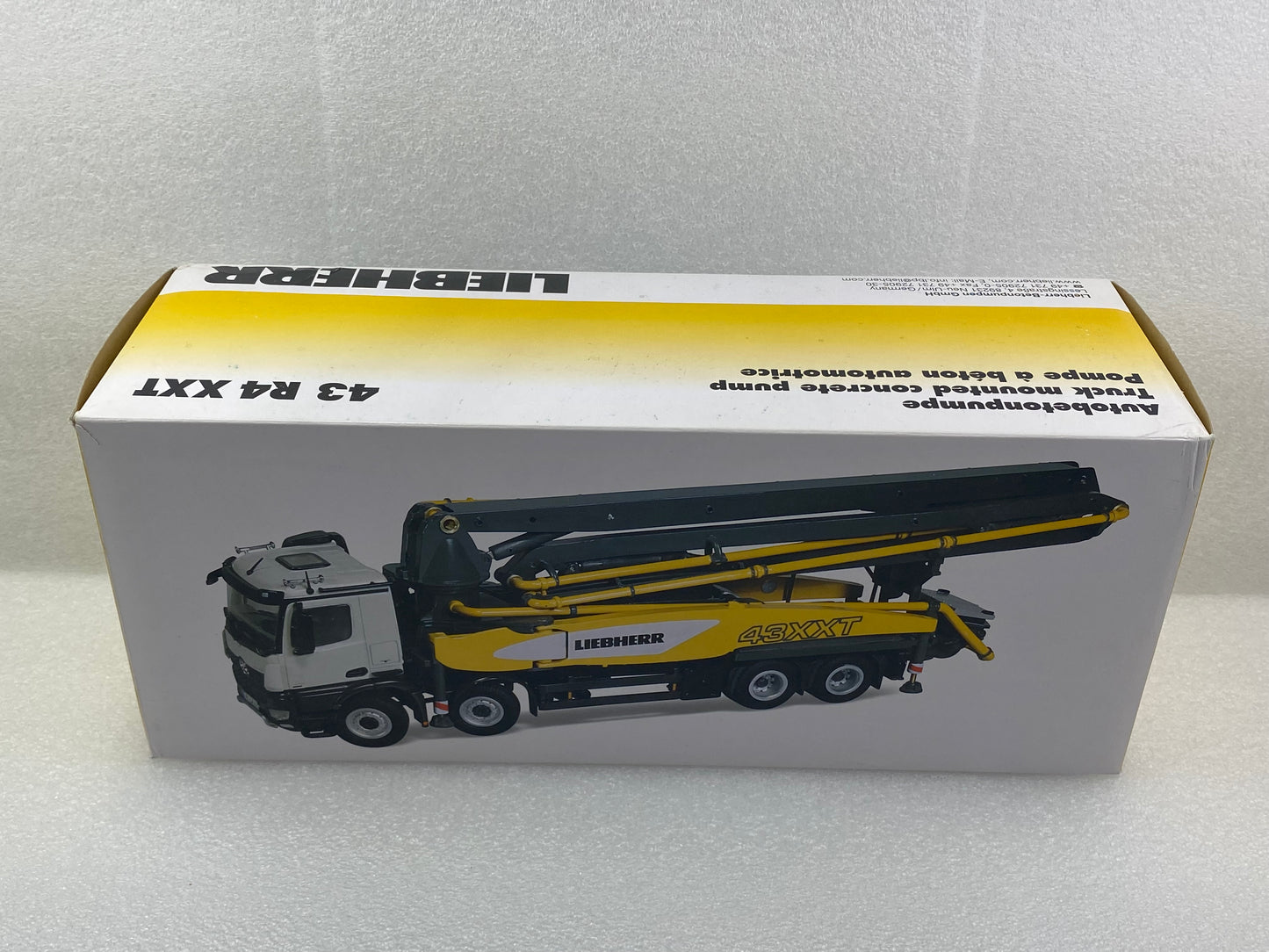 NZG 1:50 LIEBHERR THP 140H 43 R4 XXT MERCEDES BENZ AROCS 8X4 NZG931 (Damaged / Clearance Final Sale)