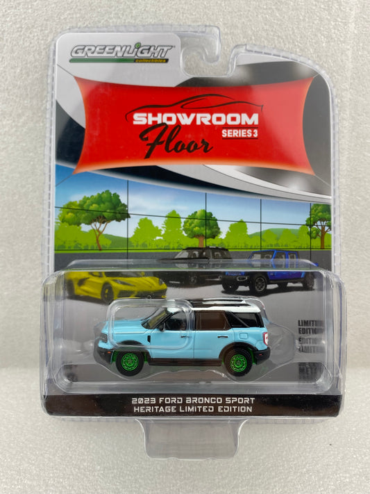 GreenLight Green Machine 1:64 Showroom Floor Series 3 - 2023 Ford Bronco Sport Heritage Limited Edition - Robin’s Egg Blue with Oxford White Roof 68030-E