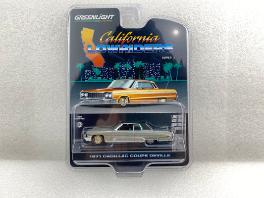 GreenLight Green Machine 1:64 California Lowriders Series 5 - 1971 Cadillac Coupe DeVille – Green and Gold 63060-E