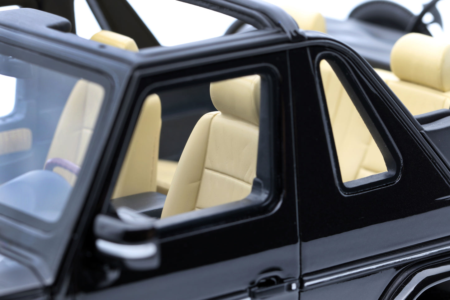 OTTO 1:18 Mercedes-Benz G500 Convertible 2007 Obsidian Black Metallic OT1040