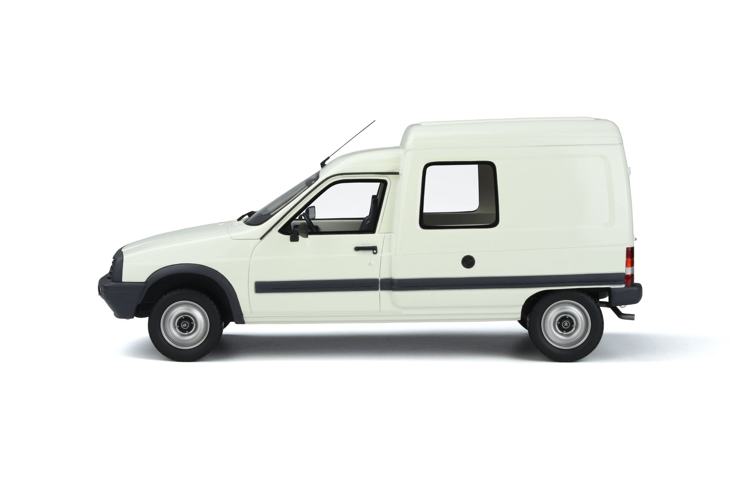 OTTO 1:18 1990 Citroen C15 White Banquise EWP OT956B