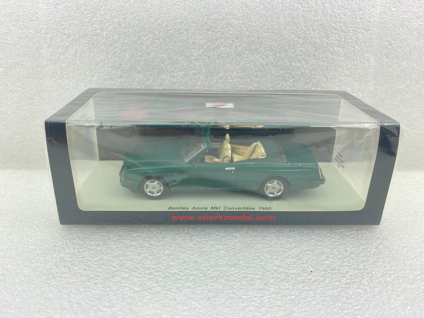 Spark 1:43 Bentley Azure MKI 1995 S4894