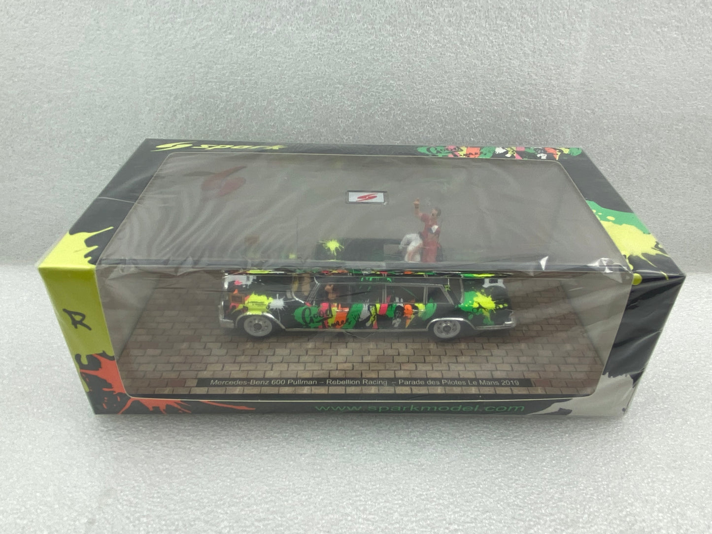 Spark 1:43 Mercedes-Benz 600 Pullman – Rebellion Racing Car No.1 – Parade des Pilotes Le Mans 2019 S7951