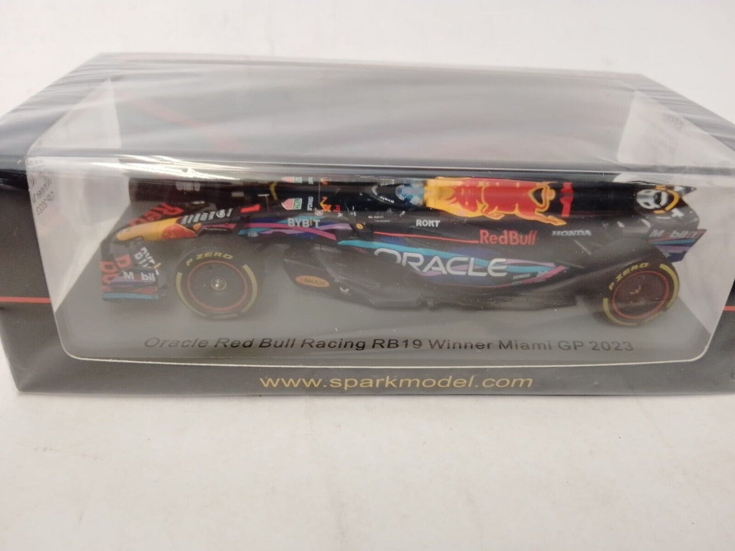 Spark 1:43 Oracle Red Bull Racing RB19 Oracle Red Bull Racing Winner Miami GP 2023 #1 Max Verstappen S8580