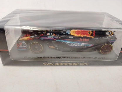 Spark 1:43 Oracle Red Bull Racing RB19 Oracle Red Bull Racing Winner Miami GP 2023 #1 Max Verstappen S8580