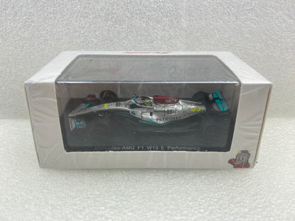Spark 1:64 Mercedes-AMG Petronas F1 W13 E Performance #44 Mercedes-AMG Petronas F1 Team 2022 Lewis Hamilton Y256