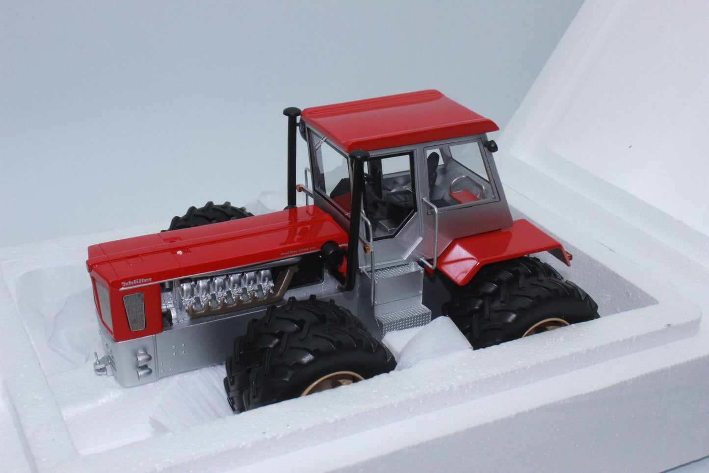Schuco 1:32 Schluter Trac 5000 TVL Tractor 450915400