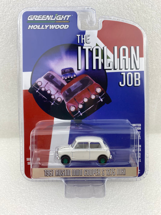 GreenLight Green Machine 1:64 Hollywood Series 28 - The Italian Job (1969) - 1967 Austin Mini Cooper S 1275 MkI - White with Black Leather Straps 44880-C