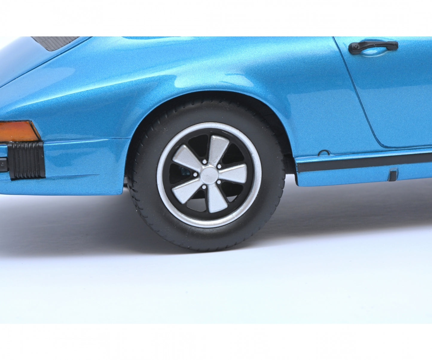 Schuco 1:18 Porsche 911 Coupe 1974 Blue 450029700