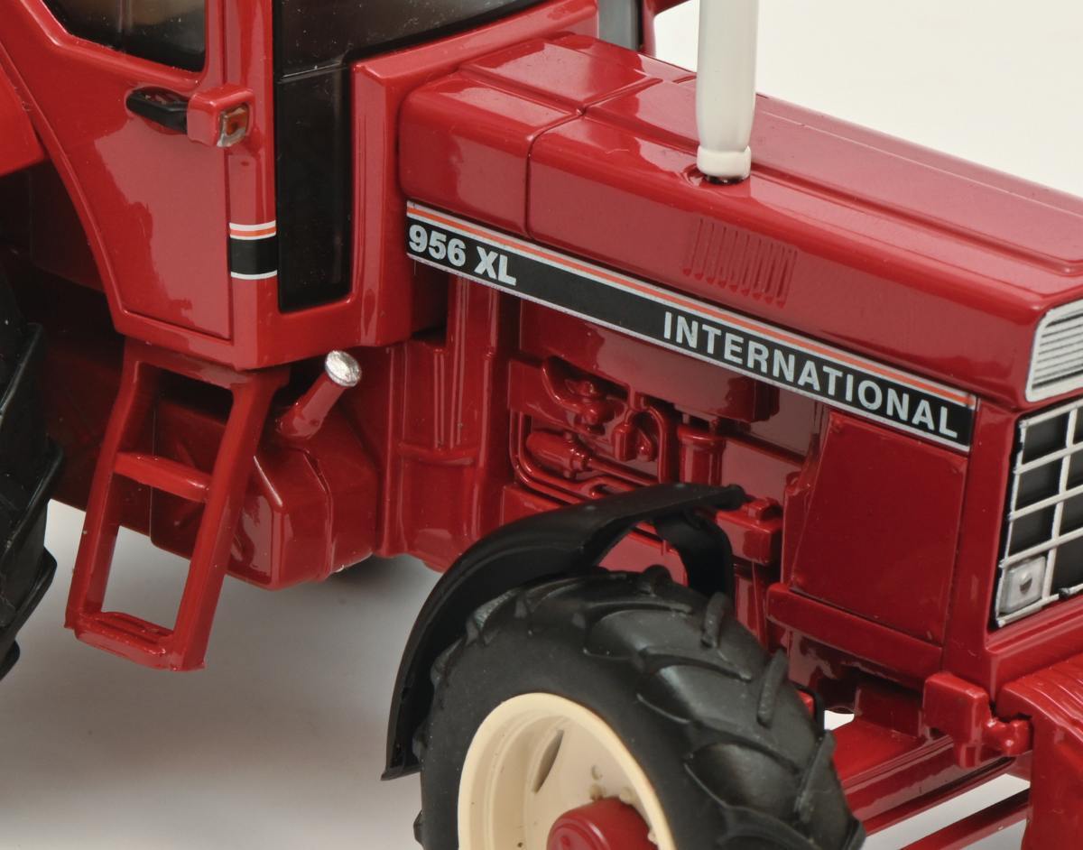 Schuco 1:32 Case International 956XL Tractor 450787800