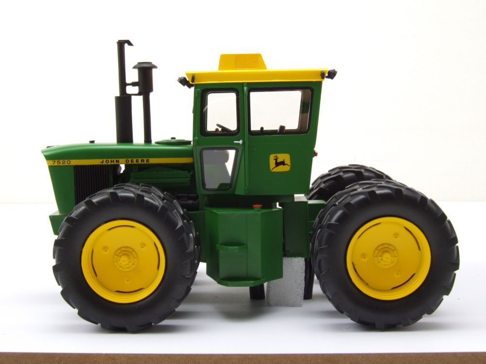 Schuco 1:32 John Deere 7520 Tractor 450916500