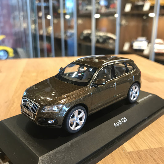 Schuco 1:43 2012 Audi Q5 Brown 450756100