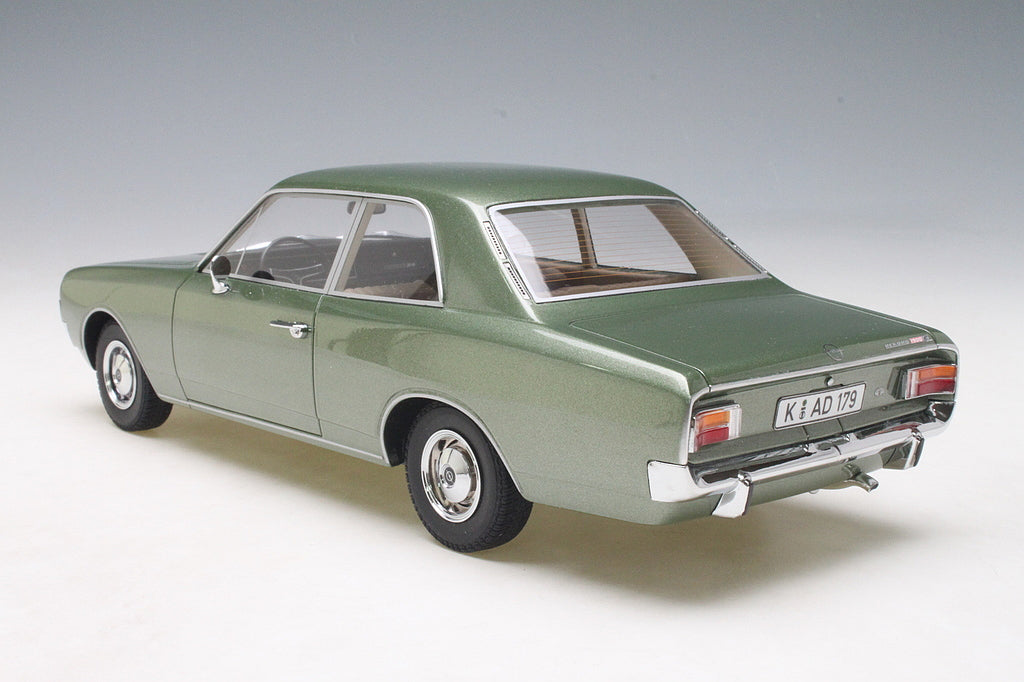 Minichamps 1:18 Opel Rekord C Saloon 1966 Green Metallic 107047000