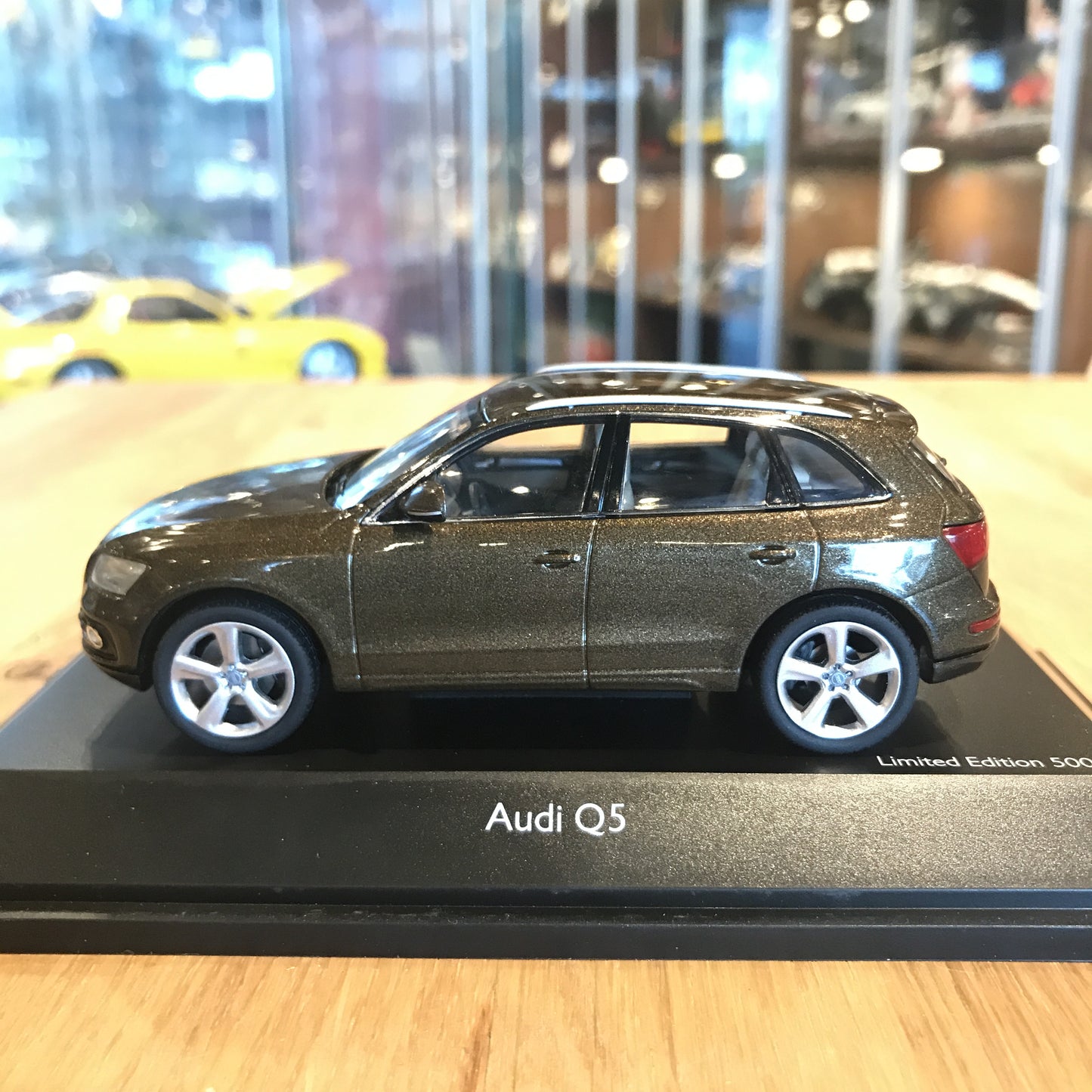 Schuco 1:43 2012 Audi Q5 Brown 450756100