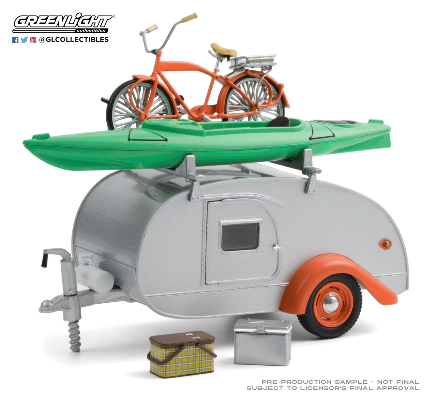 GreenLight 1:24 Hitch & Tow Trailers Series 6 - Teardrop Trailer in Silver with Orange Trim, Roof Rack, Bicycle, Kayak, Cooler and Picnic Basket 18460-B