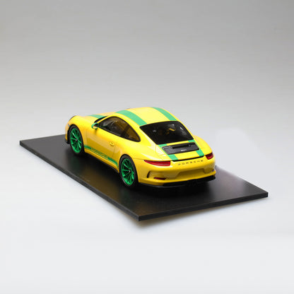Spark 1:18 Porsche 911 991R Coupe 2016 Yellow Green 18S259