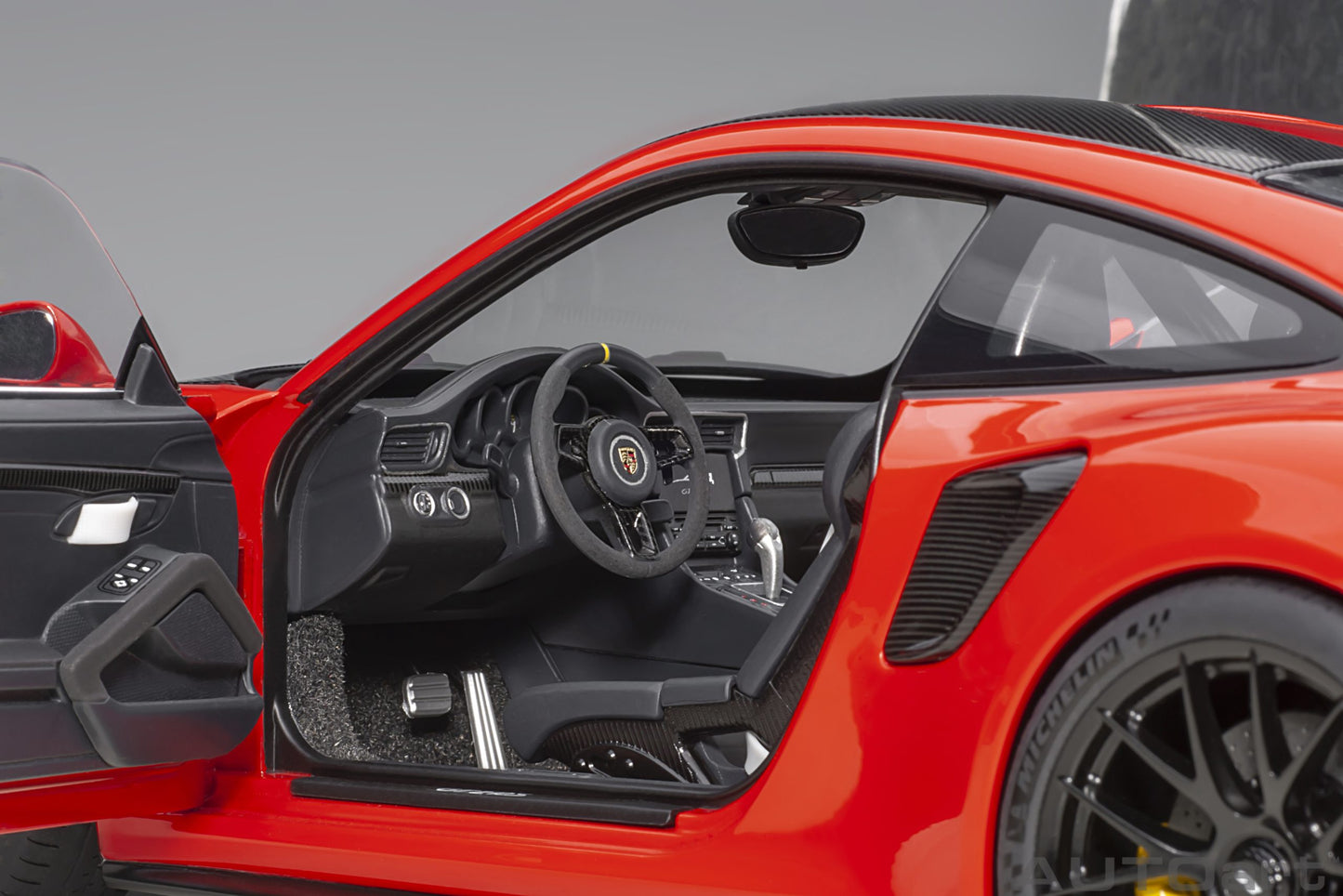 AUTOart 1:18 Porsche 911 (991.2) GT2 RS Weissach Package (Guards Red) 78173