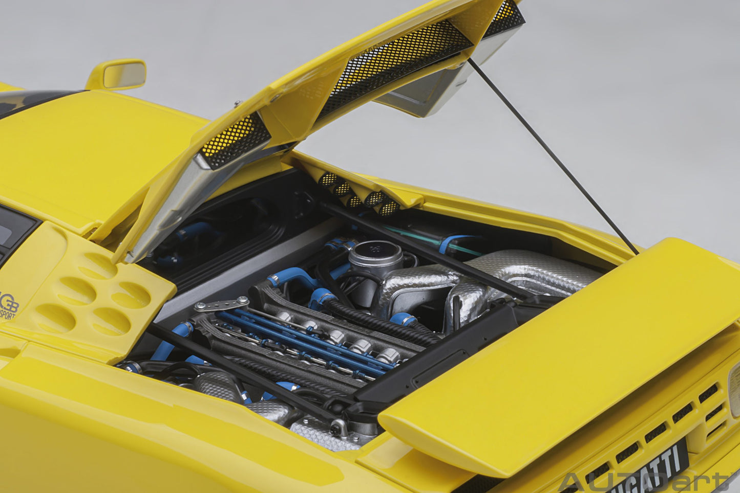 AUTOart 1:18 Bugatti EB110 SS Bugatti Yellow 70918