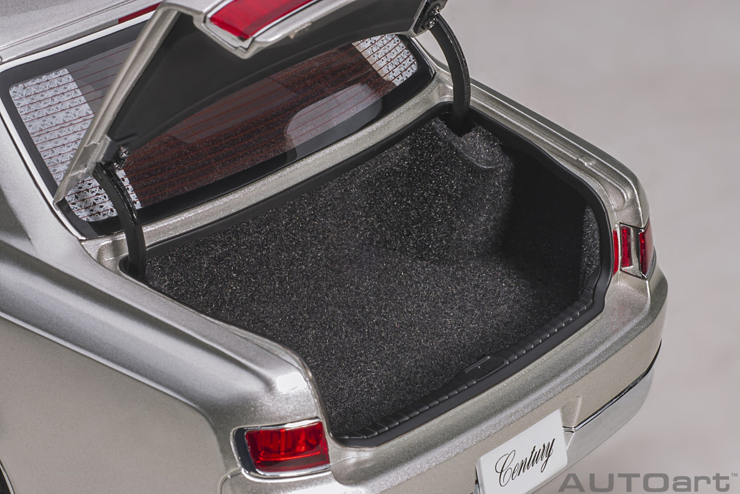 AUTOart 1:18 Toyota Century with curtains (Silver) 78770