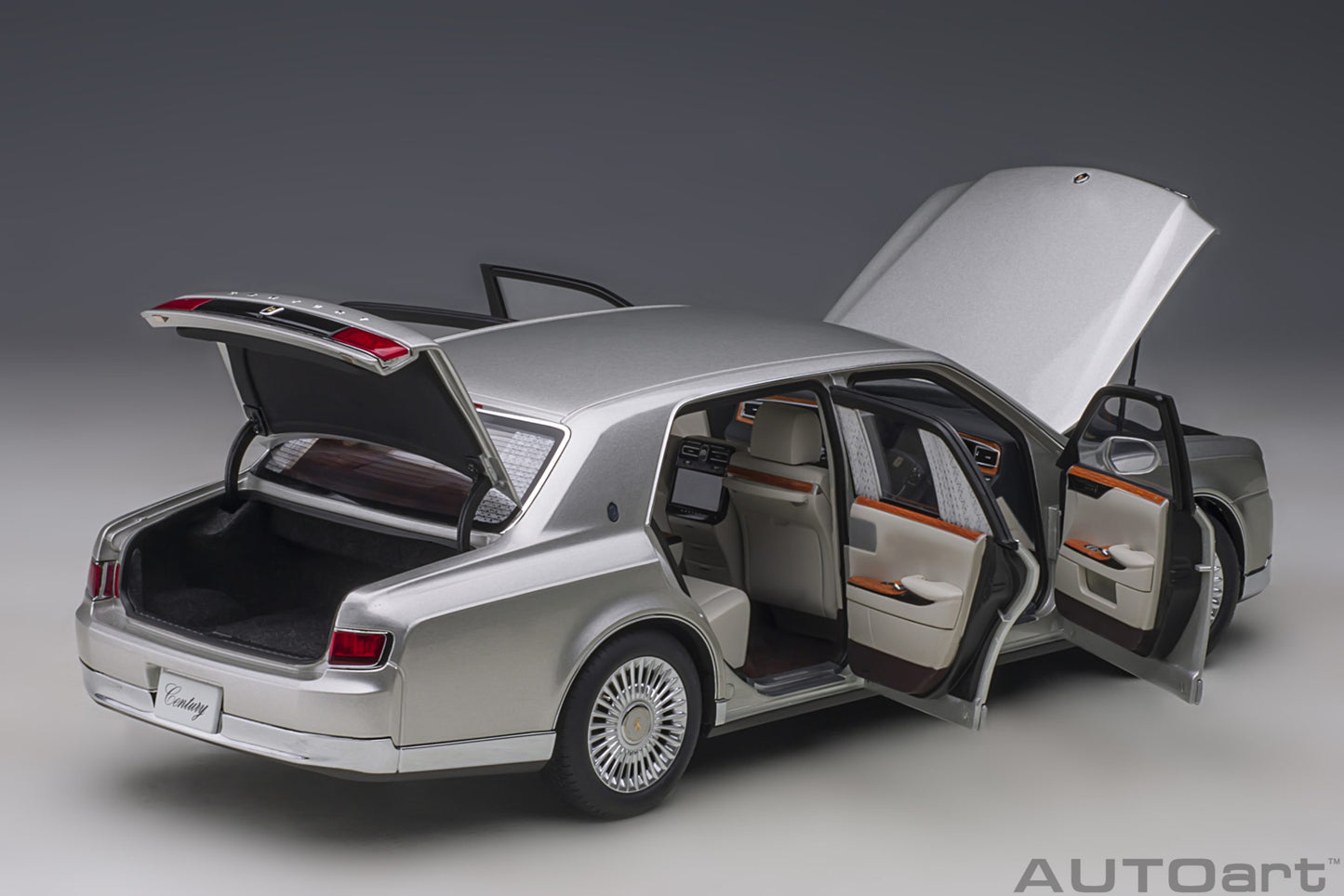 AUTOart 1:18 Toyota Century with curtains (Silver) 78770