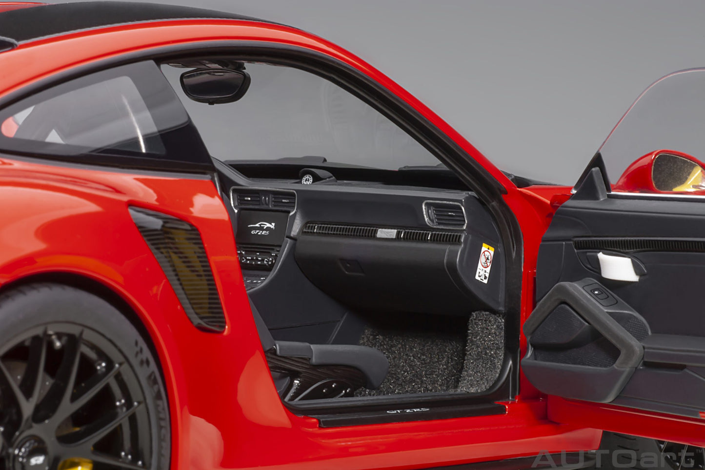AUTOart 1:18 Porsche 911 (991.2) GT2 RS Weissach Package (Guards Red) 78173