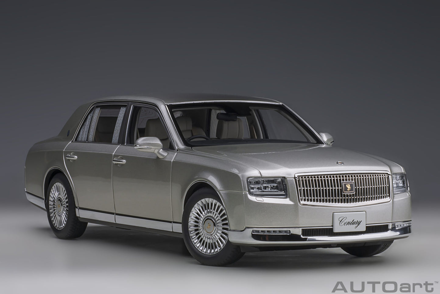 AUTOart 1:18 Toyota Century with curtains (Silver) 78770