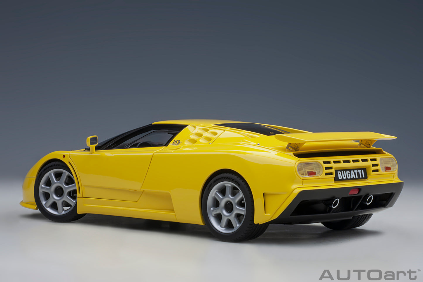 AUTOart 1:18 Bugatti EB110 SS Bugatti Yellow 70918