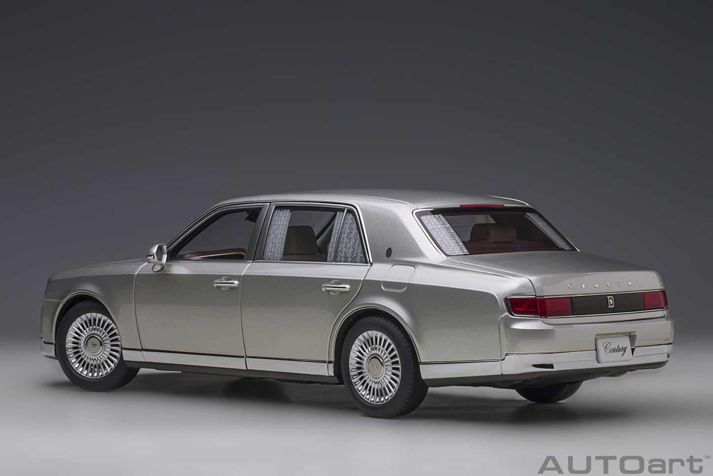 AUTOart 1:18 Toyota Century with curtains (Silver) 78770