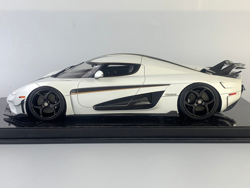Frontiart Koenigsegg Regera Pearl White 1/18 – Miniature Résine Avec Vitrine – F079-172
