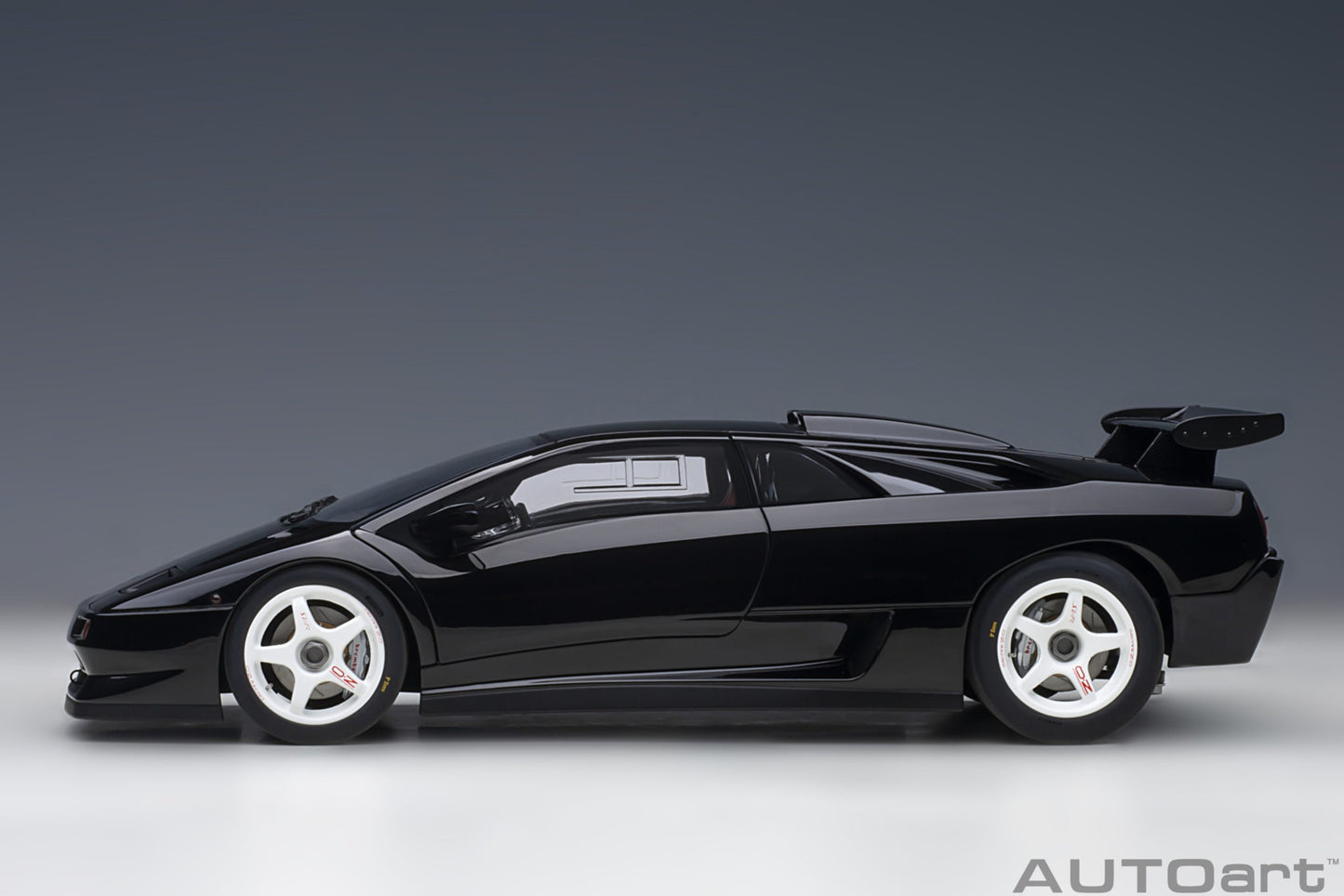 AUTOart 1:18 Lamborghini Diablo SV-R (Deep Black) 79146