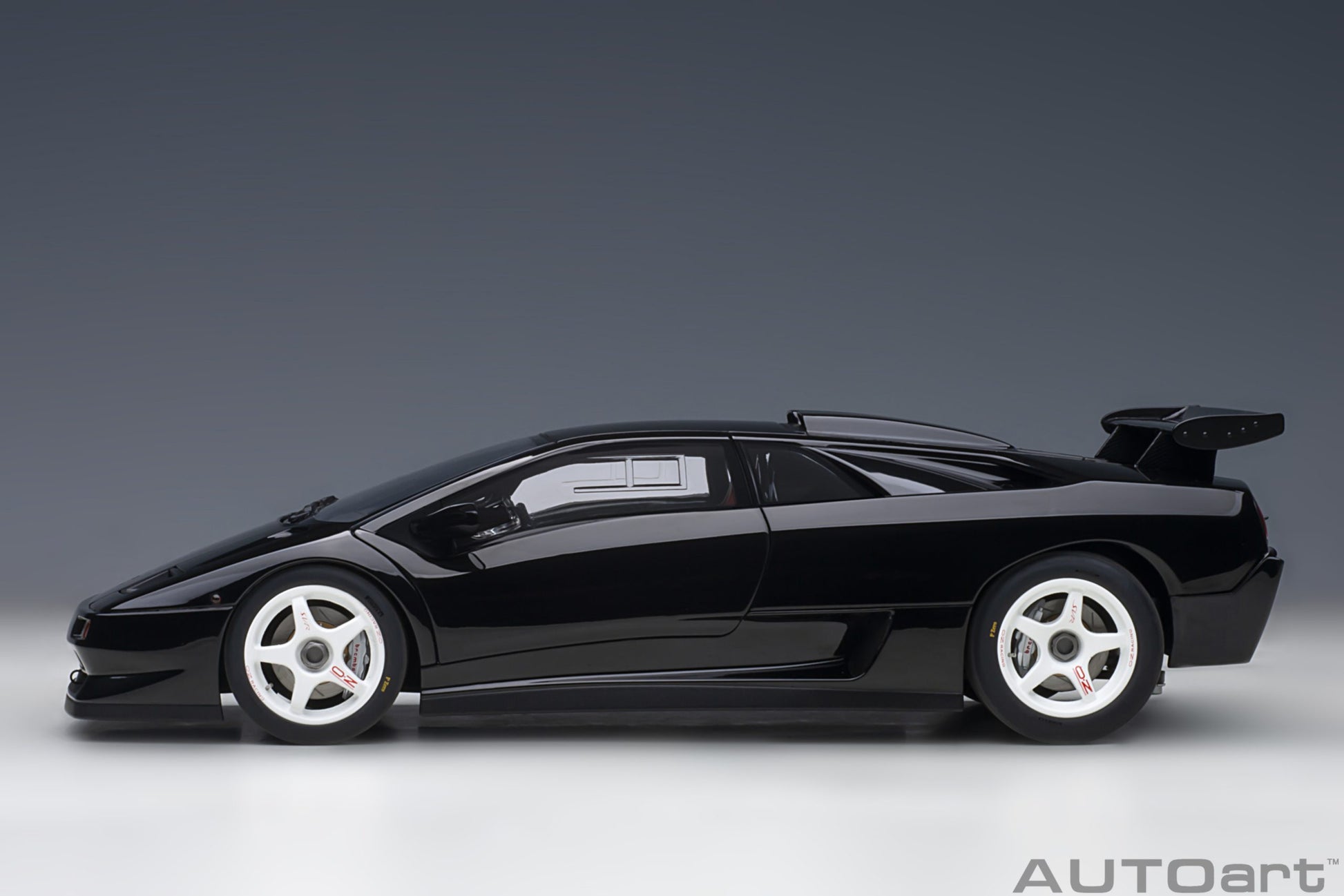AUTOart 1:18 Lamborghini Diablo SV-R (Deep Black) 79146