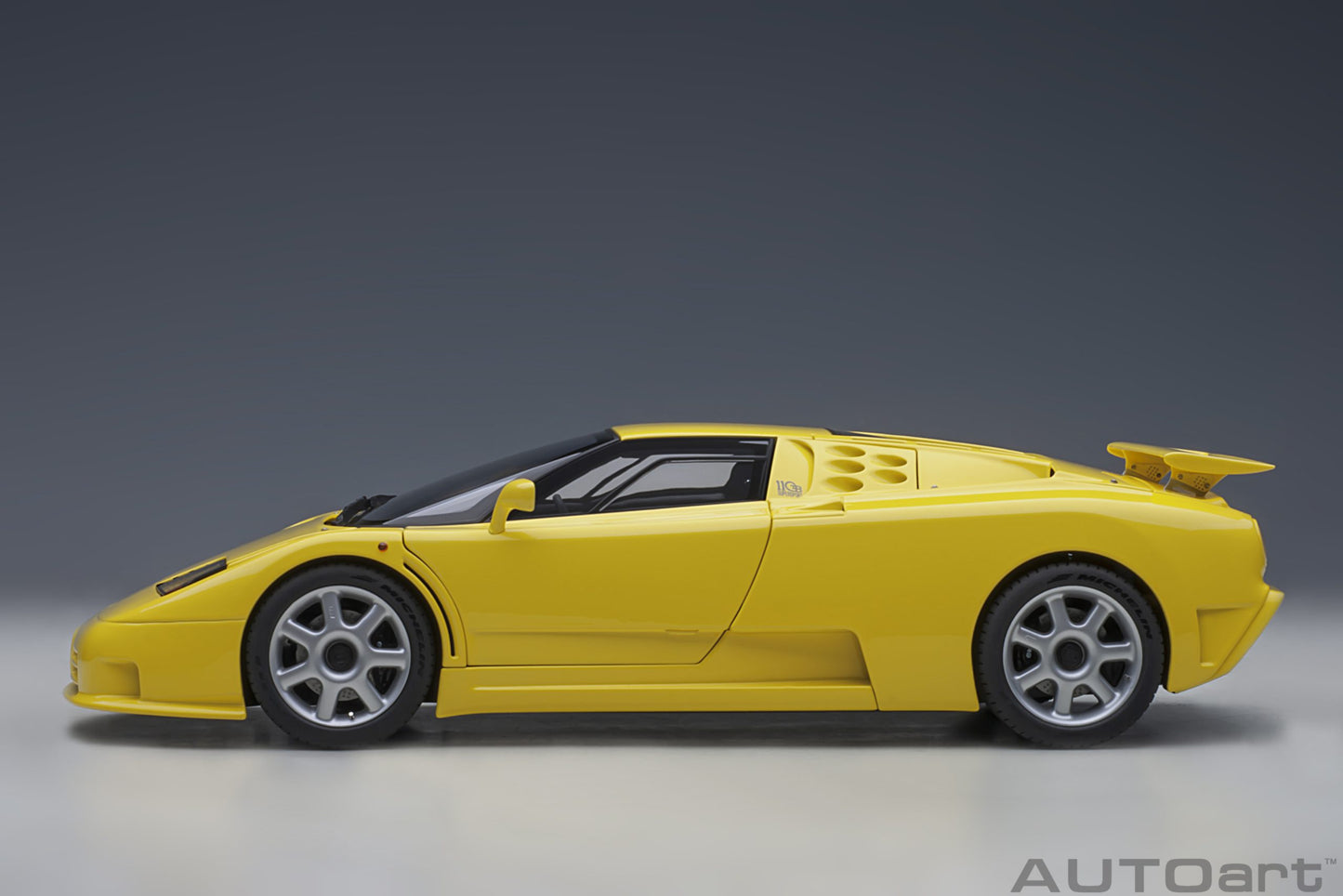 AUTOart 1:18 Bugatti EB110 SS Bugatti Yellow 70918