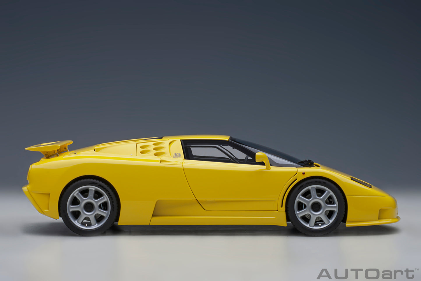 AUTOart 1:18 Bugatti EB110 SS Bugatti Yellow 70918