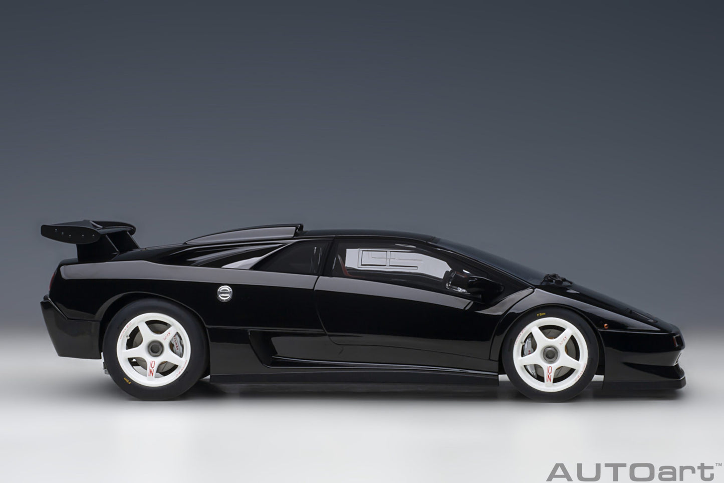 AUTOart 1:18 Lamborghini Diablo SV-R (Deep Black) 79146