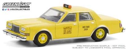 GreenLight 1:64 1984 Dodge Diplomat - NYC Taxi 30199