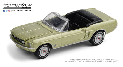 GreenLight 1:64 1967 Ford Mustang Convertible Sports Sprint - Lime Gold 30215