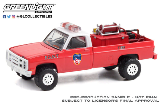 GreenLight 1:64 1986 Chevrolet M1008 4x4 - FDNY (The Official Fire Department City of New York) with Fire Equipment, Hose and Tank 30240