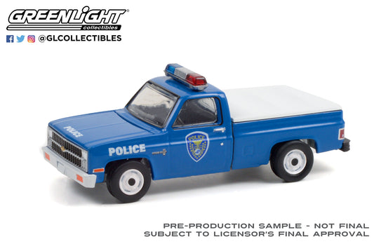 GreenLight 1:64 1981 Chevrolet C-10 Custom Deluxe - Conrail (Consolidated Rail Corporation) Police 30278